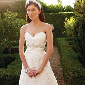 Casablanca Strapless Wedding Gown SIze 10 Rose 3D Tulle